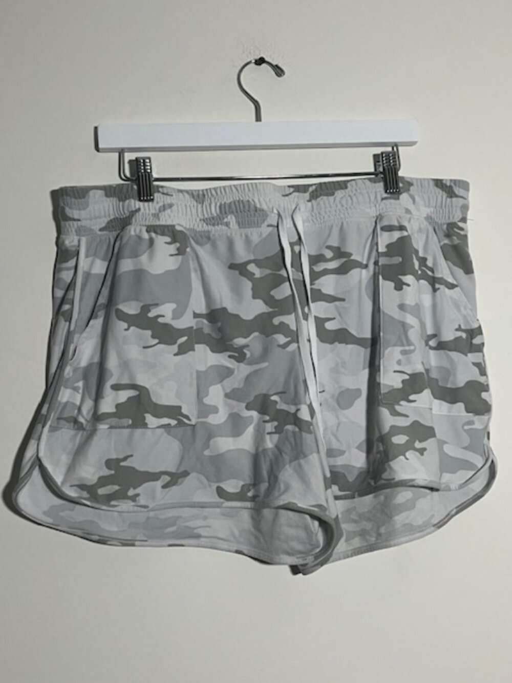 Athletic Works White Camo Shorts Size XL Women's